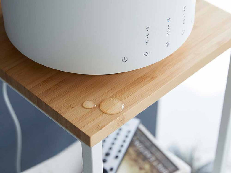 ヤマザキタワーの銀色スチール製加湿器スタンド