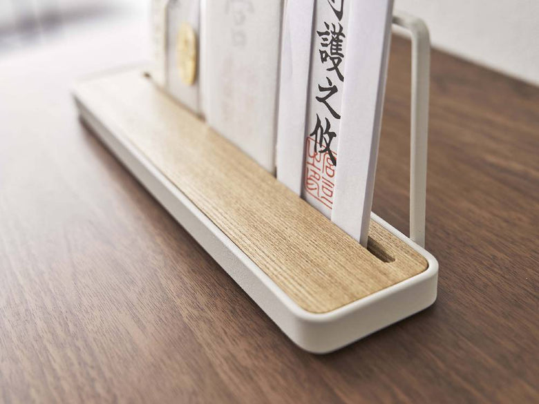 タワーブランドのスチール木製神札スタンド