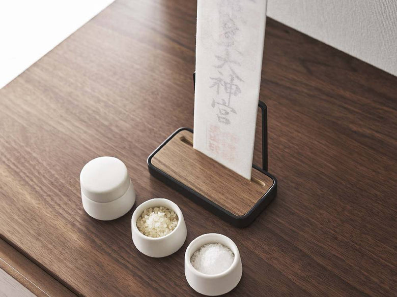towerブランドのスチールと木製の神札スタンド