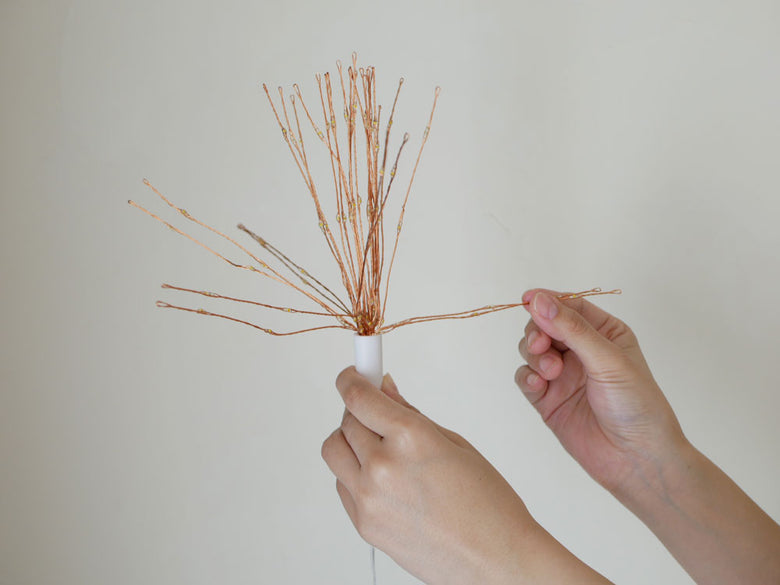 Horn Please製カッパー色のL字型ブルーミングデザインLEDライトワイヤーデコレーション