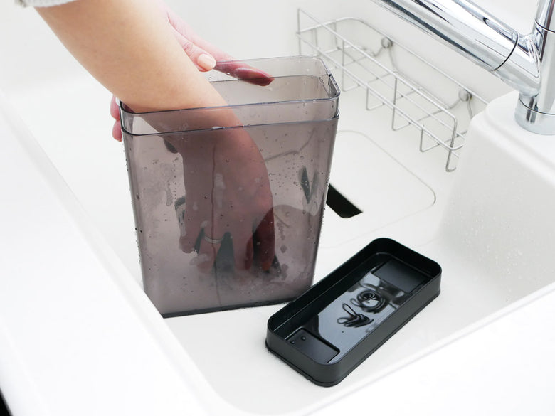 タワー製ドライフードストッカーの写真