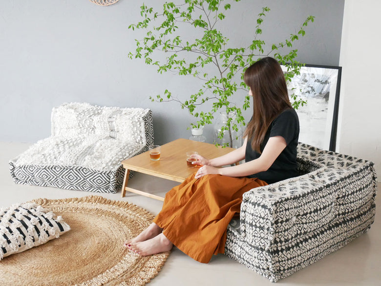 アデペシュのブロックマルチソファとザブオットマン