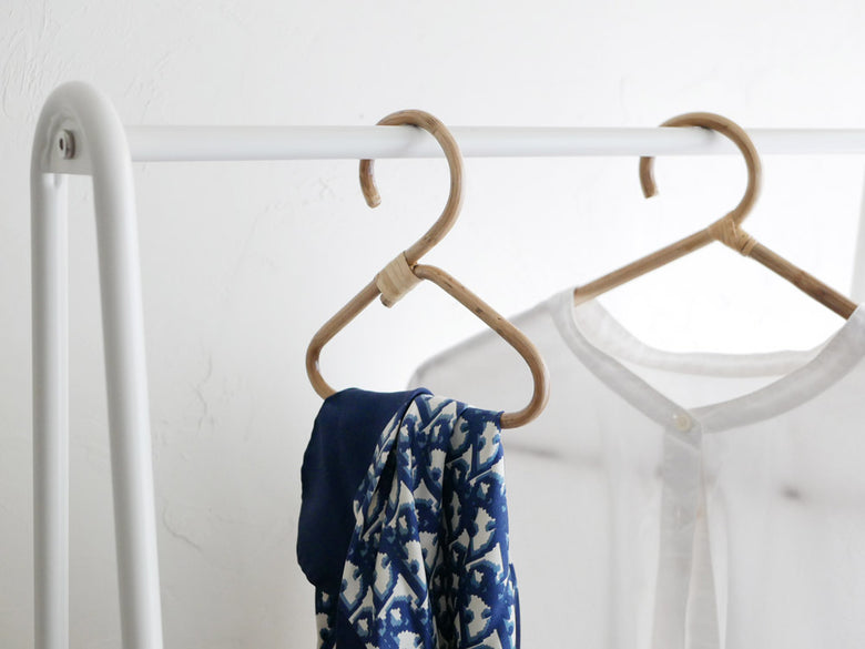 松野屋ブランドのネパール製手作りラタンタオルハンガー。天然素材で約15cm四方のコンパクトなデザイン。