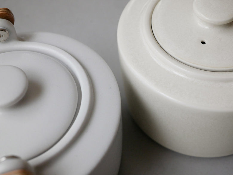 SALIU祥土瓶急須、陶器本体と天然木ハンドル