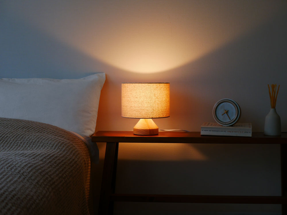 DI CLASSEの木とスチールのMontoナイトランプ