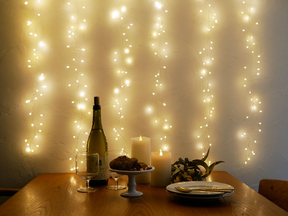 Horn Please MADEのLEDライトワイヤーデコレーション ラインアップS。100×120cmのワイヤーに240個のLEDライトが配置された室内装飾用LEDセット。