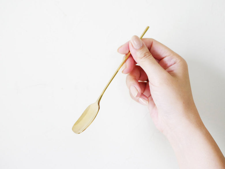 志成販売のホーンプリーズ製真鍮ミールスプーン、Lサイズ（幅3.2cm×長さ16cm）