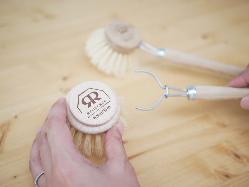 REDECKERの木製キッチン用ウォッシングブラシ