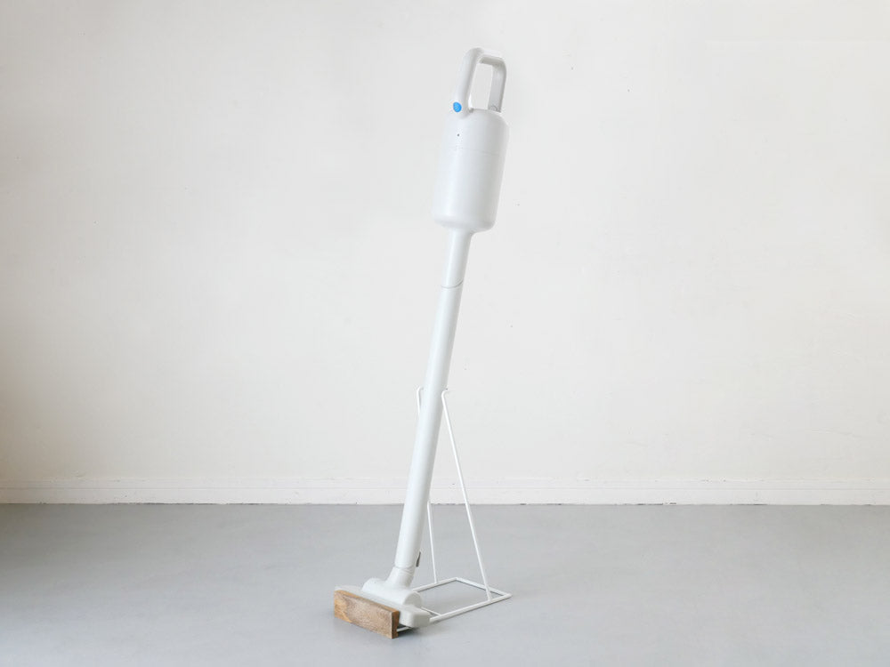 ポッシュリビングのマンゴーウッド製クリーナースタンド