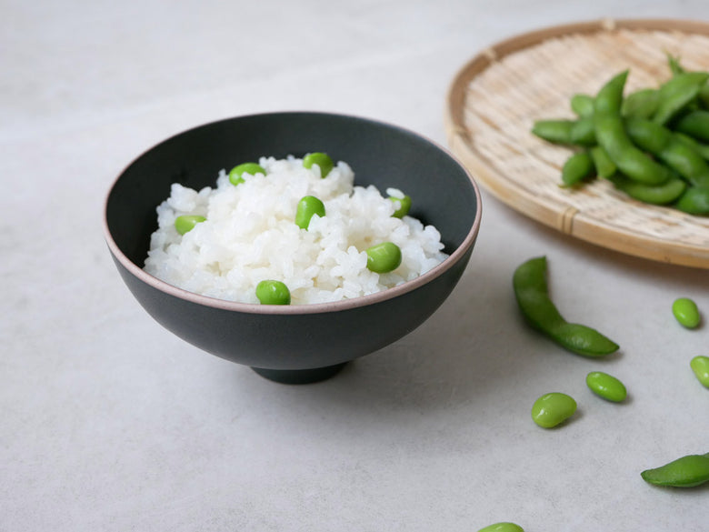 sarasa design×イブキクラフトの手作り陶器ご飯茶碗、シンプルで温かみのあるデザイン