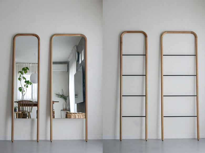 NOWHERE LIKE HOMEのSUKスタンドミラーとラダーハンガーセット。オーク無垢材またはウォールナット無垢材を使用し、高さ1600mmのデザイン家具。
