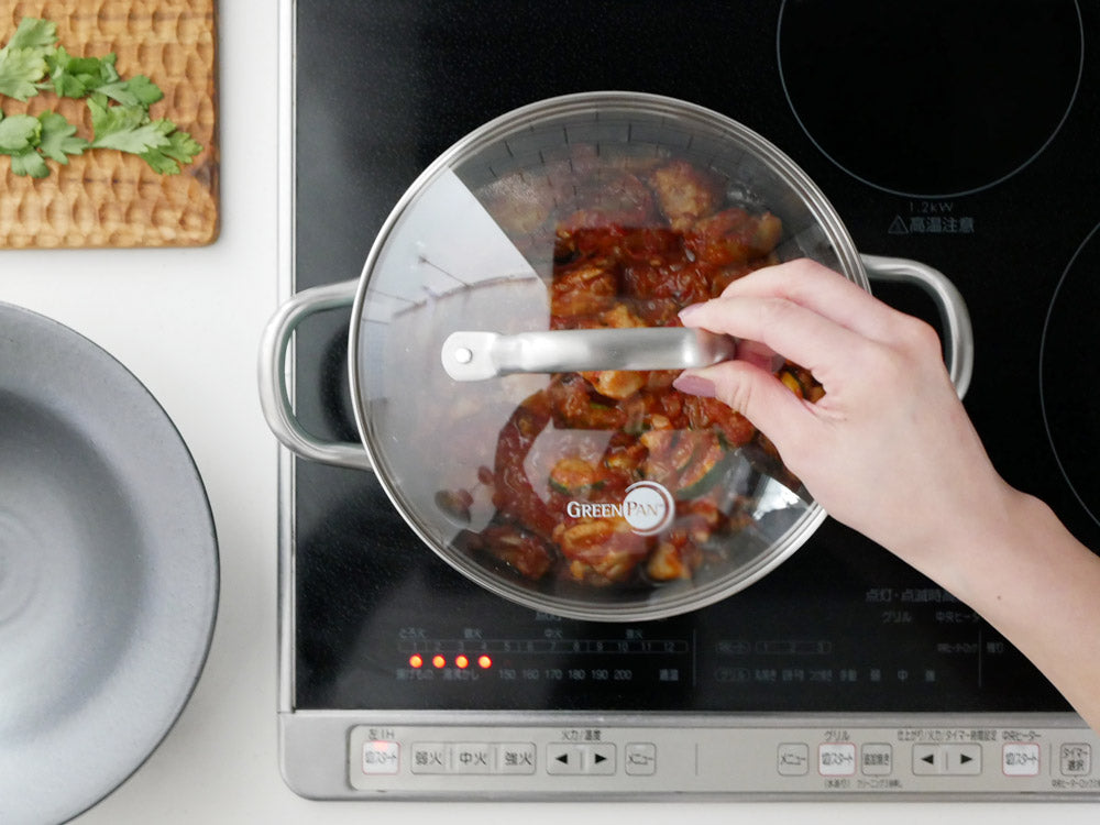 グリーンパン メイフラワーシリーズのセラミックコーティングソースパンと透明ガラス蓋。アルミニウム合金製でIH対応の家庭用調理器具