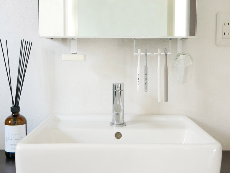 YAMAZAKI製洗面台下タンブラーホルダー