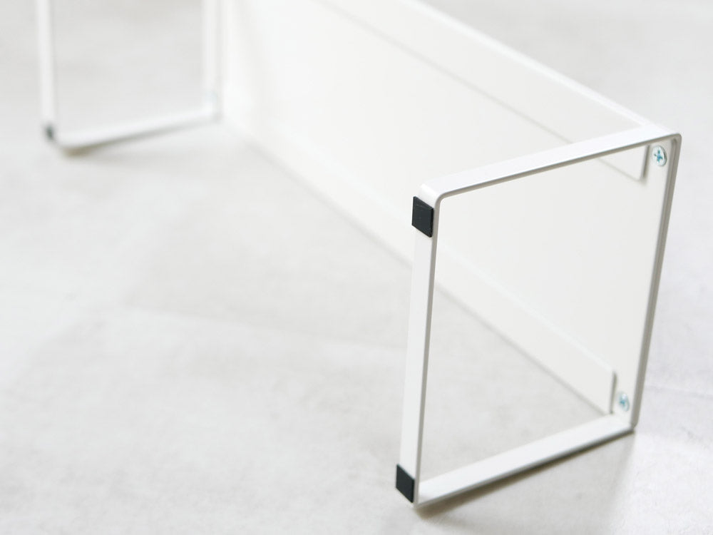 山崎ブランドの下駄箱用伸縮シューズラック。スチール製で幅34cmから60cmに調整可能、下駄箱内で靴を整理整頓するための組み立て式ラック。