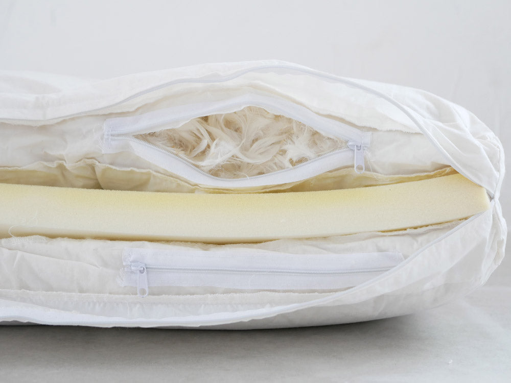 ファブリック張りの3人掛けソファ