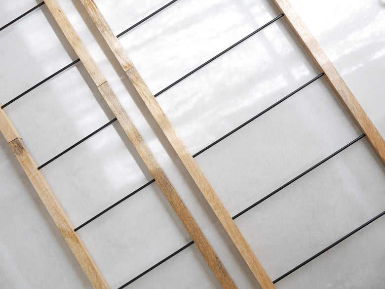 POSH LIVINGのマンゴウッドとアイアンのラダーハンガー