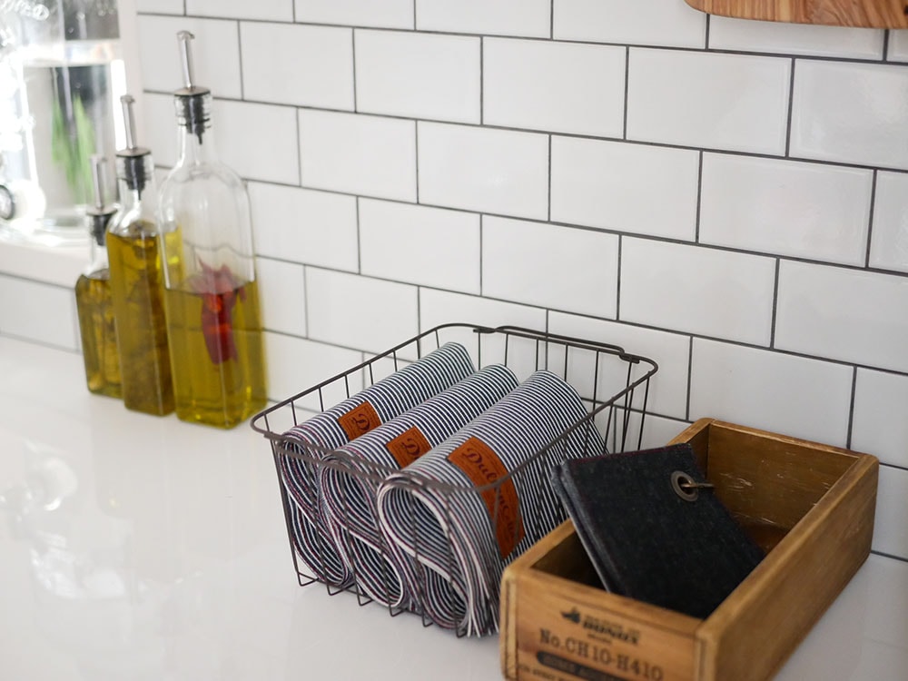 キッチンに置かれたダルトンのコットン製プレイスマット