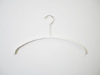 MAWAの白いエコノミックスチールハンガー