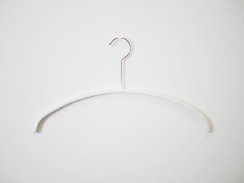 MAWAの白いエコノミックスチールハンガー
