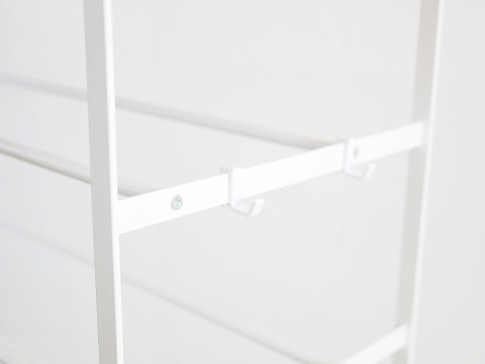 天板付きスチール製シューズラック、幅66cm、高さ87cmで複数棚が配置された収納棚