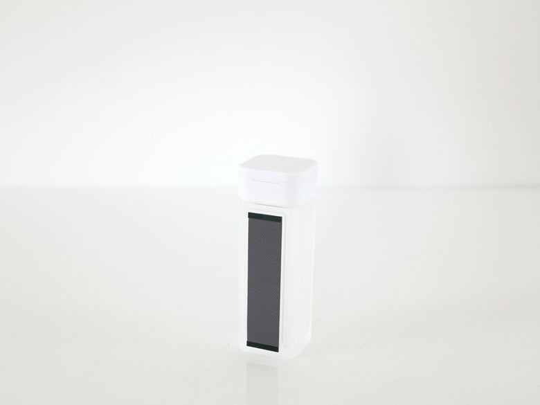 towerブランドのブラックマグネットスパイスボトル