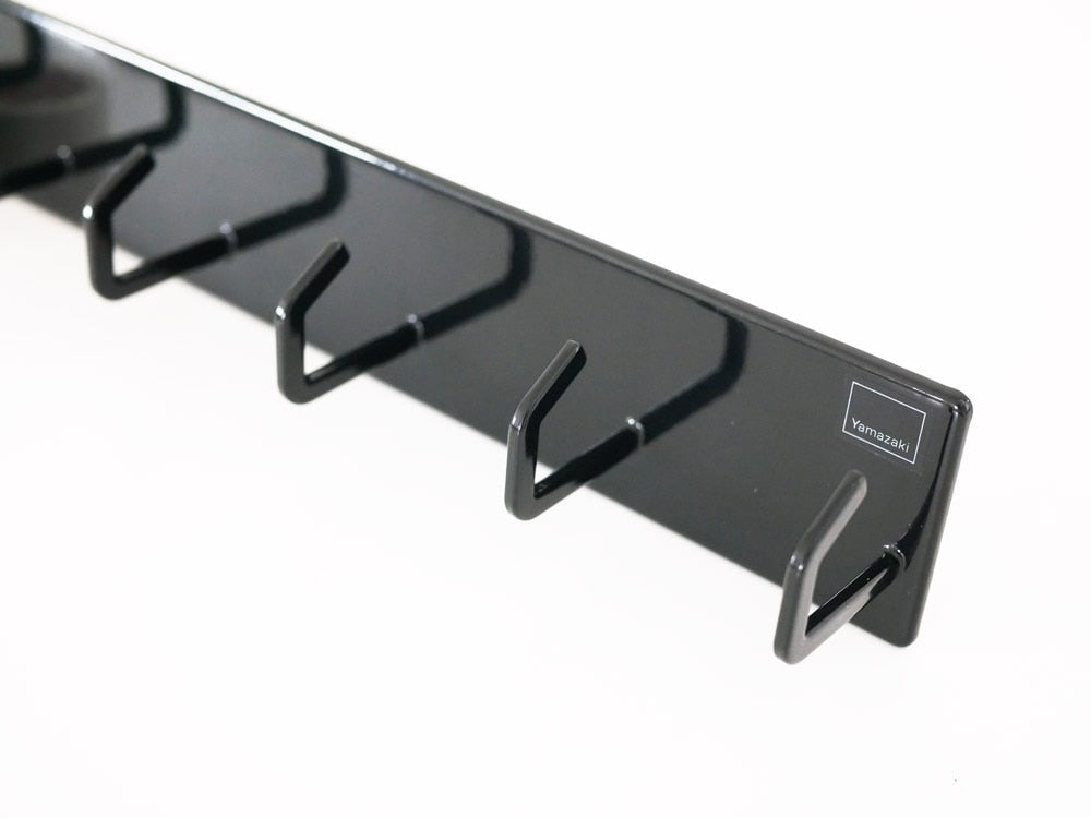 レンジフードに取り付けられたスチールマグネットフック