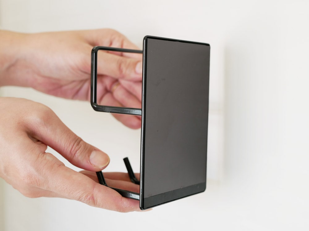 マグネット固定の浴室用クリーニングツールホルダー