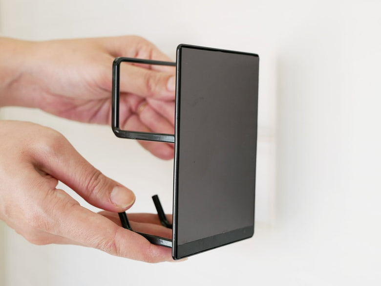 マグネット固定の浴室用クリーニングツールホルダー