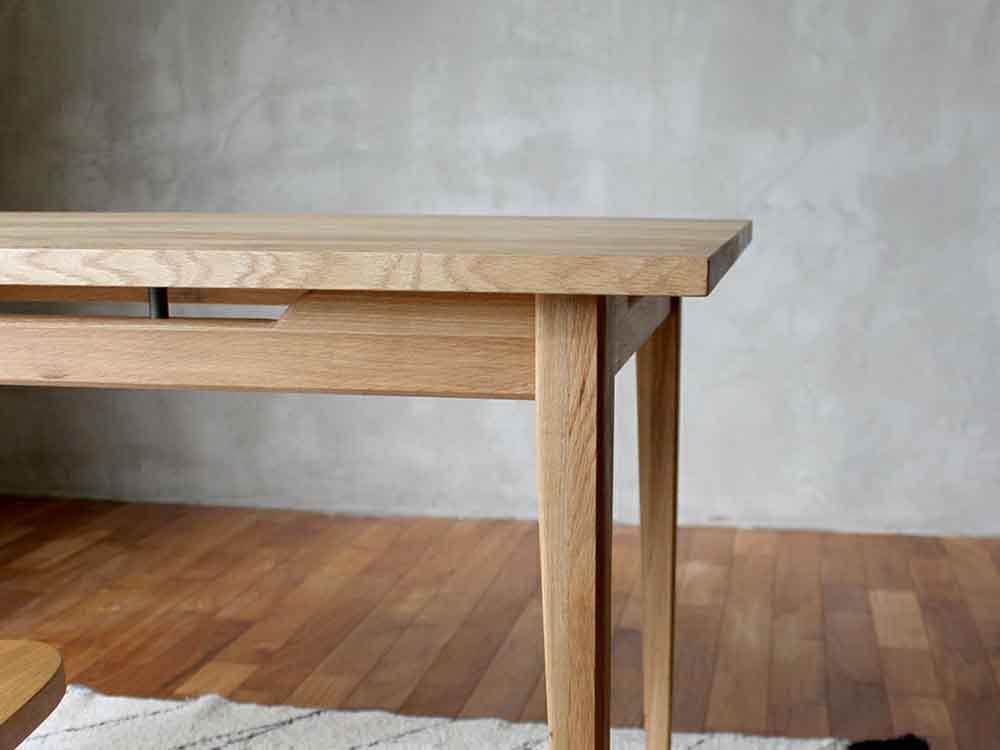 オーク無垢材のソロダイニングテーブル
