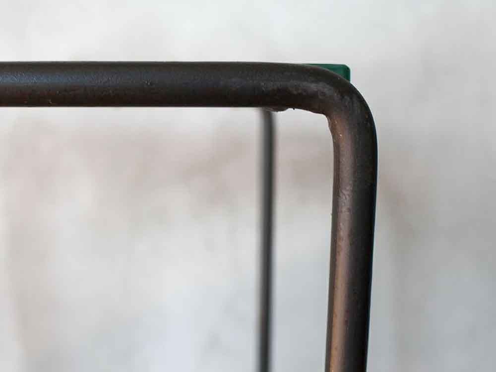 アデペシュの金属と木材のセンターテーブル