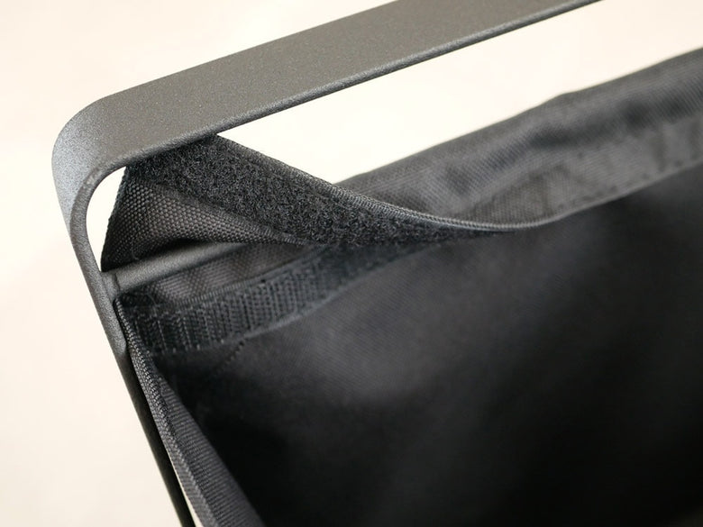 YAMAZAKIタワー製グレーとシルバーのメッシュ手荷物収納ボックス