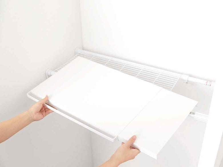 YAMAZAKIタワー伸縮棚板を2枚設置した収納棚