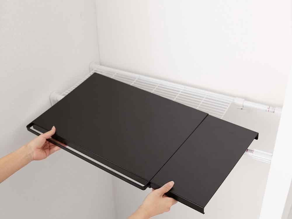 キッチンに設置されたYAMAZAKIタワー伸縮棚板と収納