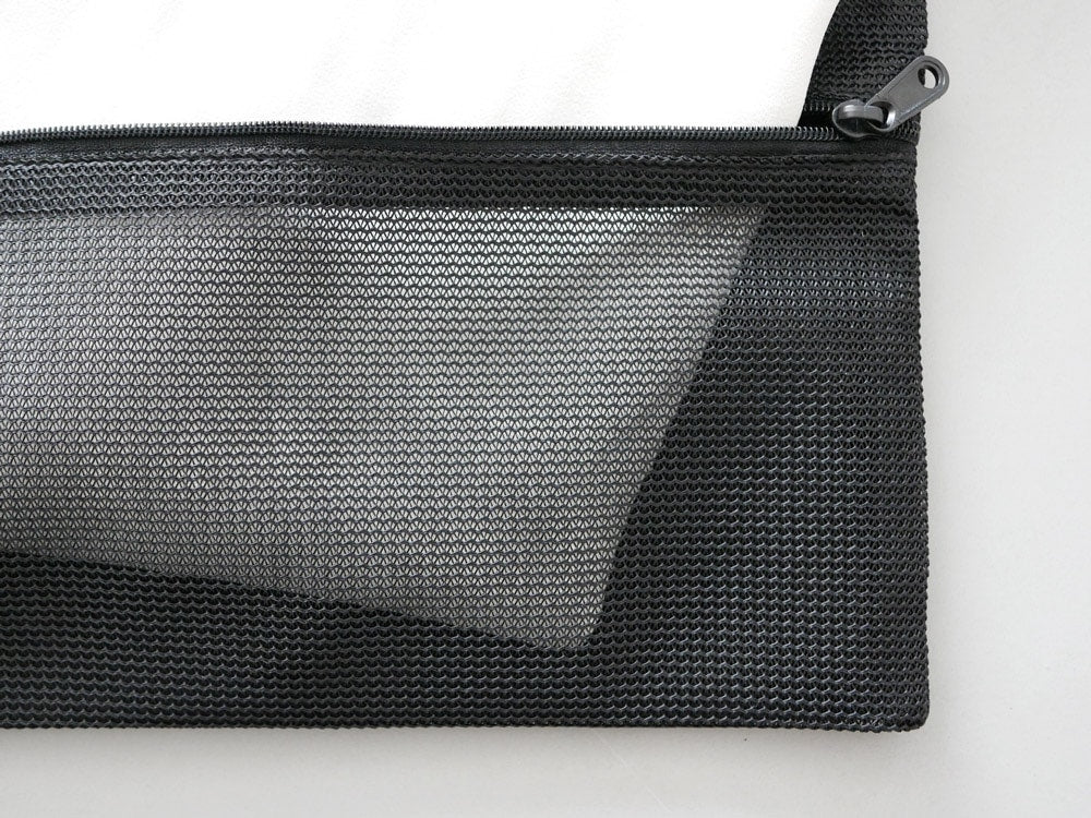 sarasa designのb2cランドリーネットワイド。銀色ジッパーと革製ストラップを備えたポリエステル製のメッシュ洗濯ネット
