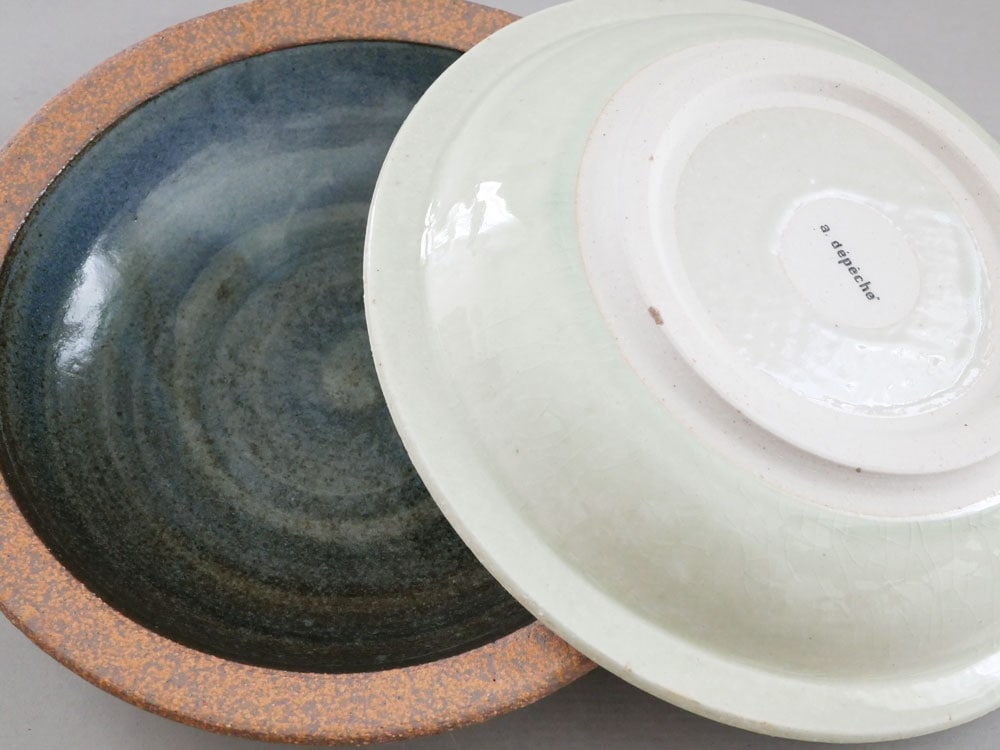 アデペシュの手作り陶器プレート
