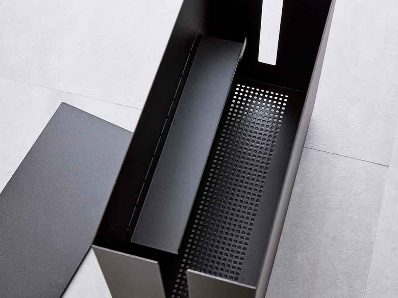 キャスター付きのシルバーケーブル収納ラック