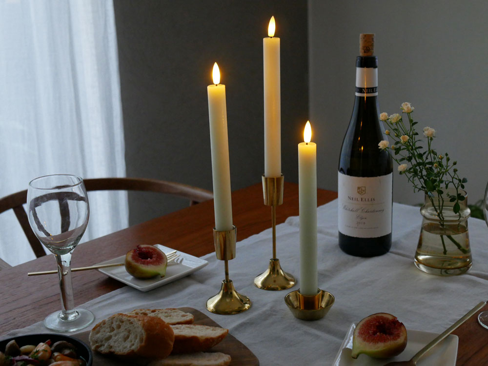 Horn Please MADEの真鍮製BRASSキャンドルホルダー、スタンドとトレーがセットになったエレガントなデザイン