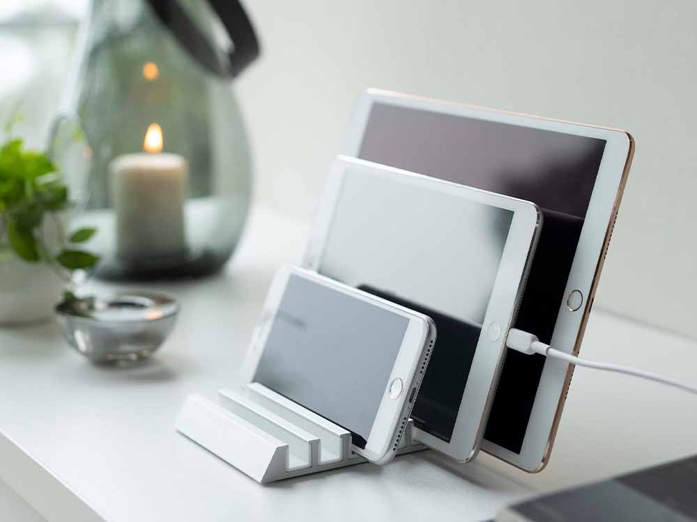 YAMAZAKIタワーのアルミ製タブレットスタンド