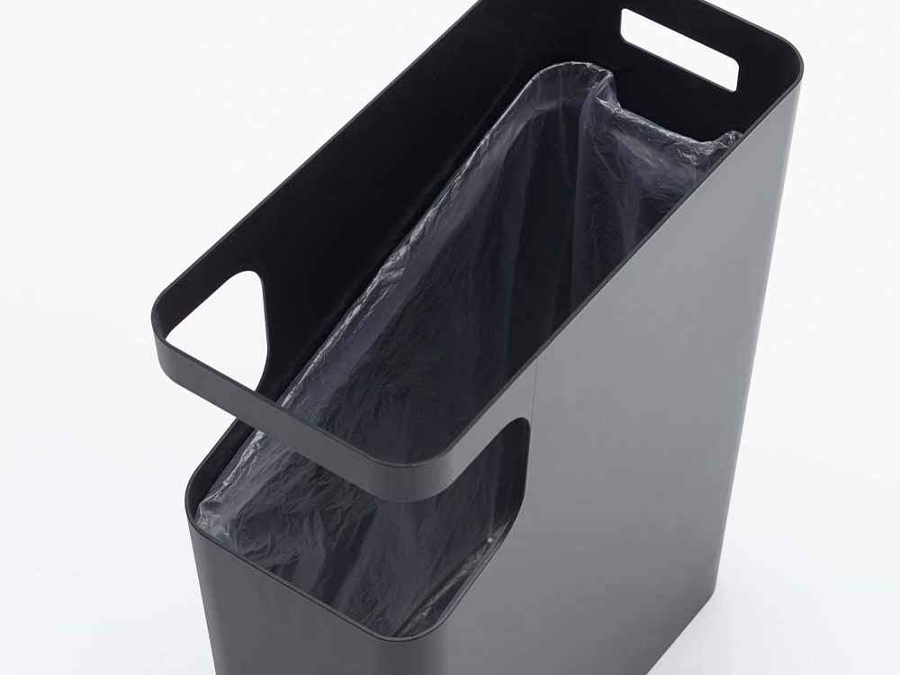 プラスチック製のダストボックスとサイドテーブル