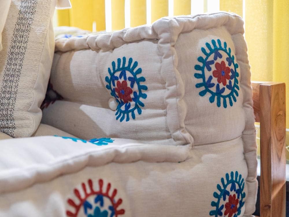 アデペシュブロックマルチソファとパッチワーククッション