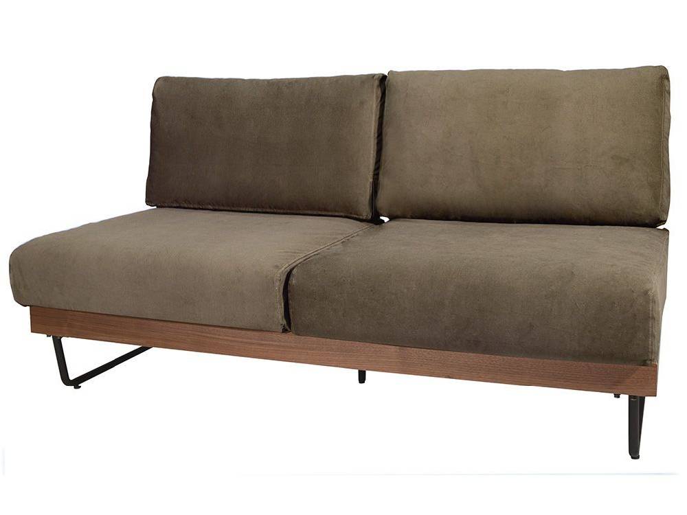 アデペシュ ウェルメ ブラウンソファとクッション