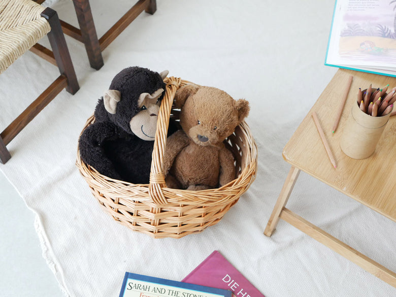 POSH LIVING製の柳で編まれたラウンド型とオーバル型のウィッカーバスケットの画像