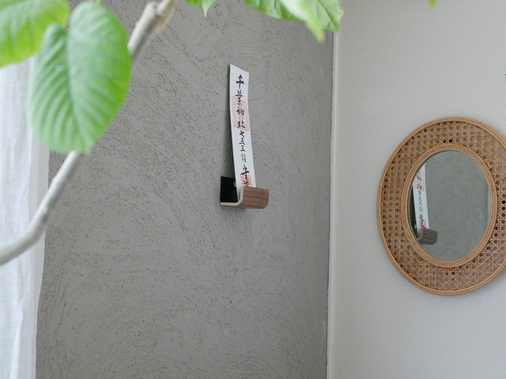 Yamazaki製スチールと木の神札ホルダー