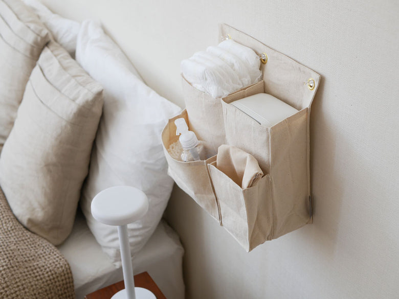 Horn Please MADEのインド製綿100％キャンバスハンギングアレンジメントポケット。横40cm高さ60cmで複数のポケットが配置されたデザイン。