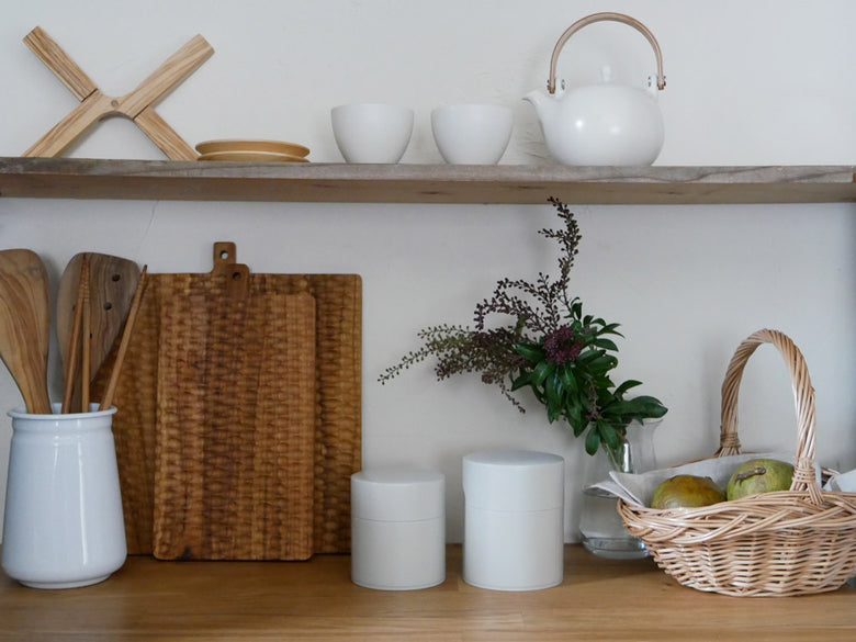 サリューのブリキ茶缶と木製茶さじ