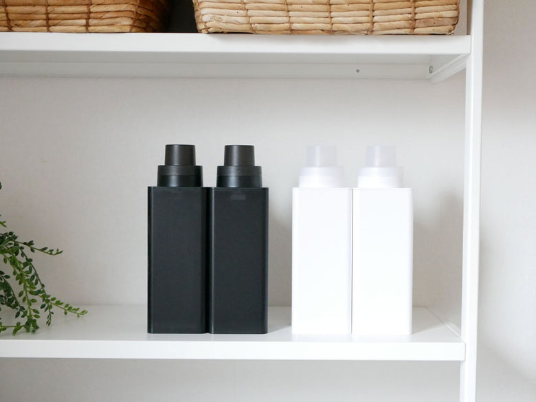 Yamazakiタワーのマグネットランドリーボトルが壁に設置