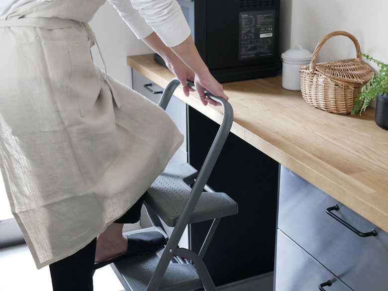 CB JAPANのスチール製フォールディングステップ3段展開中