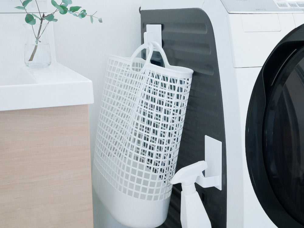 タワーのマグネットランドリーバスケットホルダーとバスケット