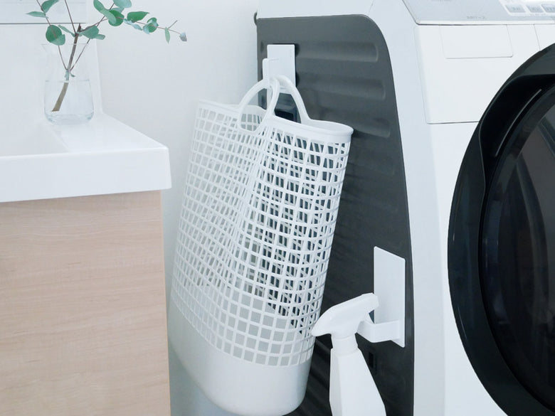 タワーのマグネットランドリーバスケットホルダーとバスケット