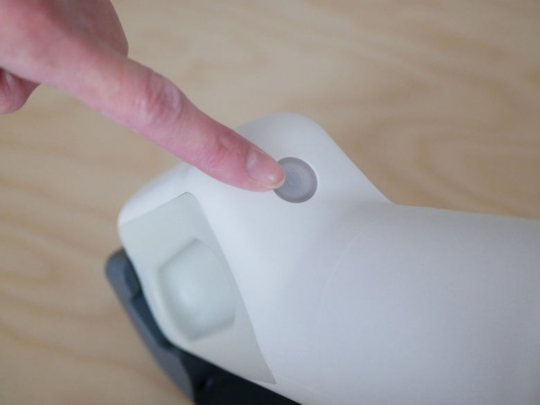 プラスマイナスゼロのハンディクリーナー本体とスタンド